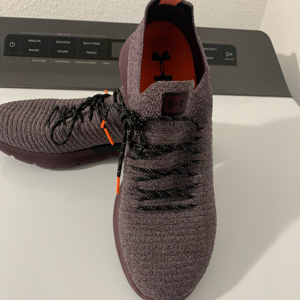 (new) Under Armour Size 12 limited edition
